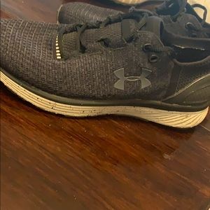 UNDER ARMOUR running shoes!!